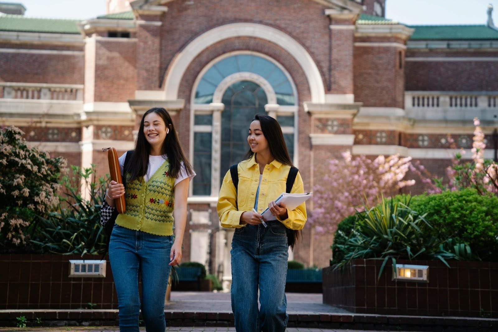 Read more about the article Do I Have to Decline College Offers? A Guide for Applicants